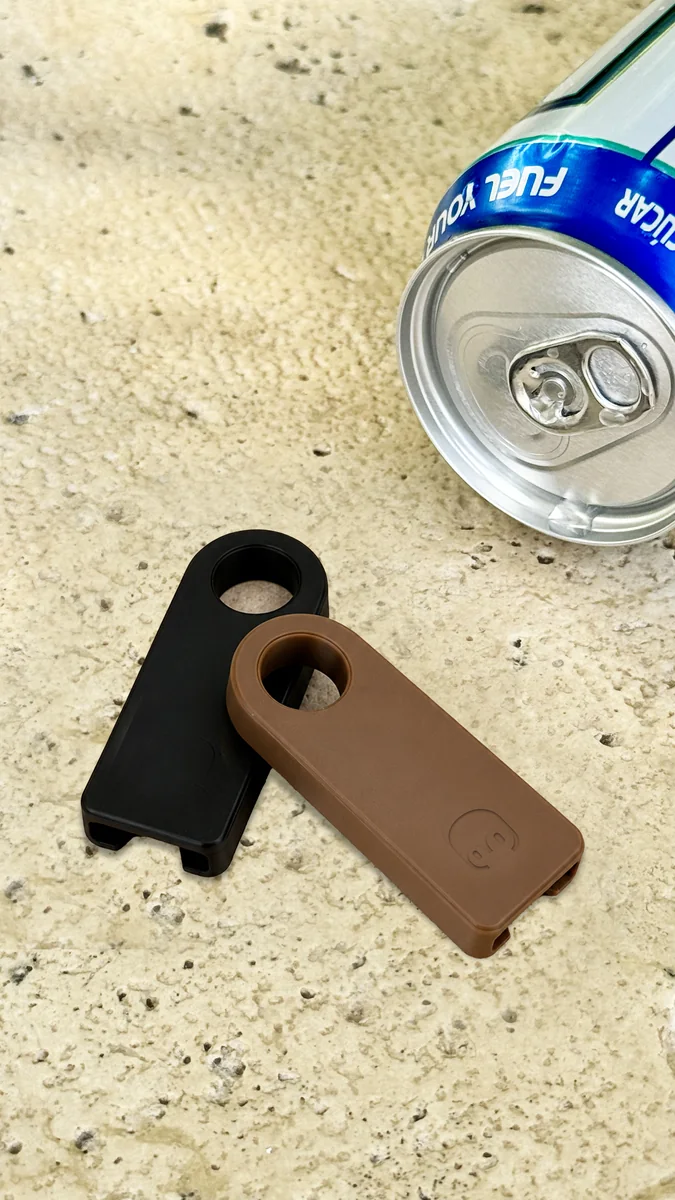 Acessórios compactos em preto e marrom produzidos em impressão 3D